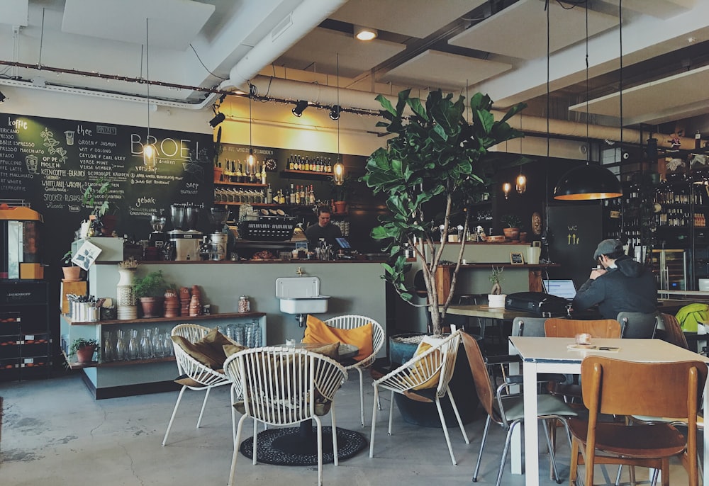 A busy independent café